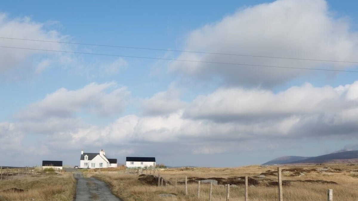 South Uist Cottage | CEANNARD COTTAGE, pet friendly in Daliburgh, Isle Of South Uist