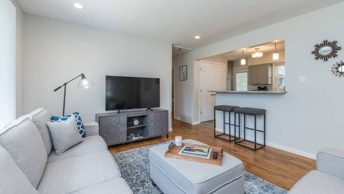 Lexington House | Cecil's Cozy Cottage