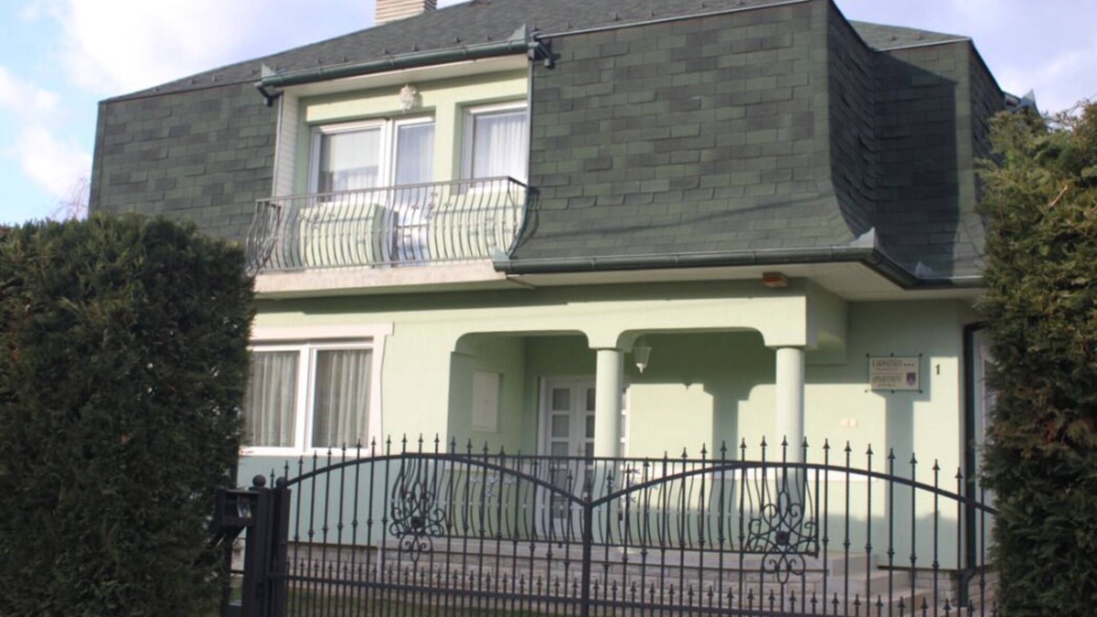 Zalakaros Apartment | Cedar Apartment 4 - One Bedroom Apartment, Sleeps 4