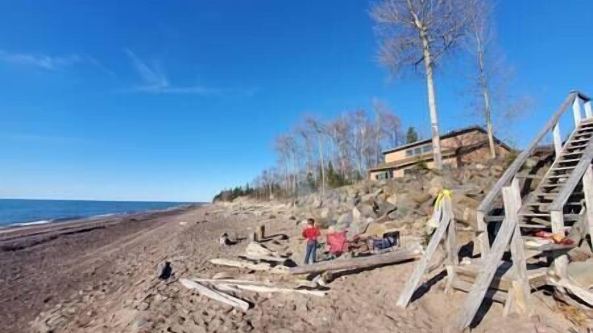 Laurium House | Cedar Bay - Front Row