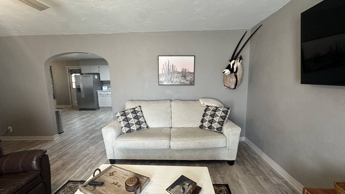 Ponca City House | Cedar Bunkhouse close to all Ponca City amenities!