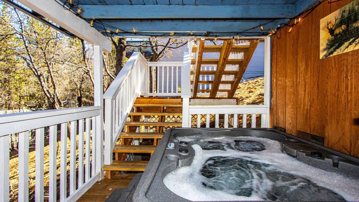 Sugarloaf Cabin | Cedar Cabin A: Hot Tub, EV Charger, Sugarloaf Walking Trails