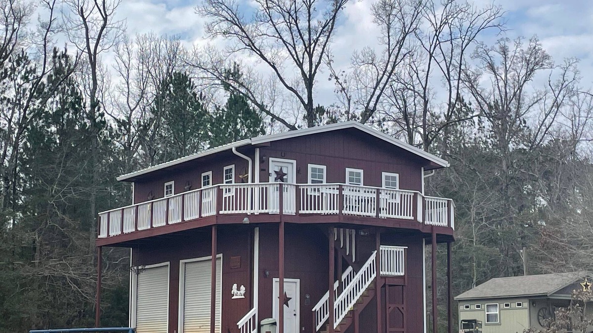 Longview House | Cedar Cabin in the Woods - Longview, Tx