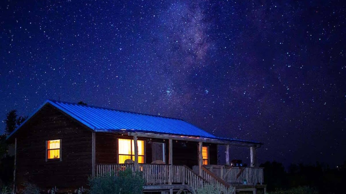 Fredericksburg Cabin | Cedar Cabin w/Beautiful Sunset Views + Hot-Tub!