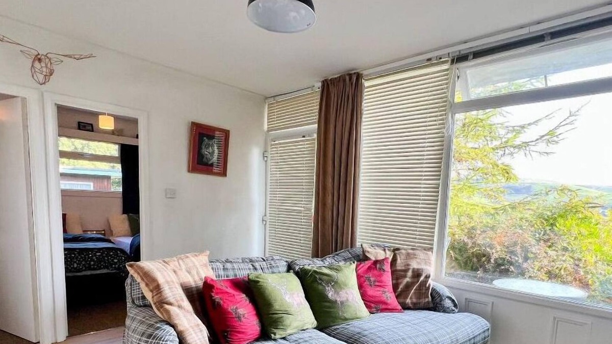 Bryn-crug Ski Chalet | Cedar Chalet in Snowdonia Wales. Stunning Woodland Views & Pool, Family & Pets
