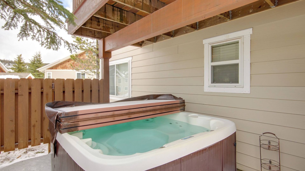 Powder Ridge Condo | Cedar Creek Condo: Free Shuttle to Big Sky Resort!