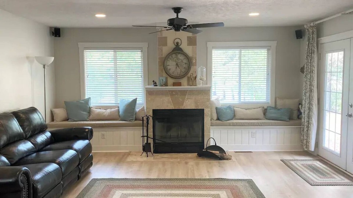Cedar Creek House | Cedar Creek Lake House -Peaceful Retreat Just Outside Omaha