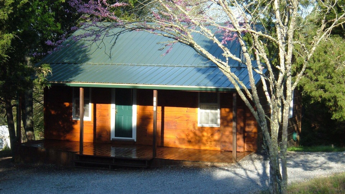 Newport Cabin | CEDAR CREST CABIN NEAR DOUGLAS LAKE. 30 MILES AWAY FROM GATLIN BURG.