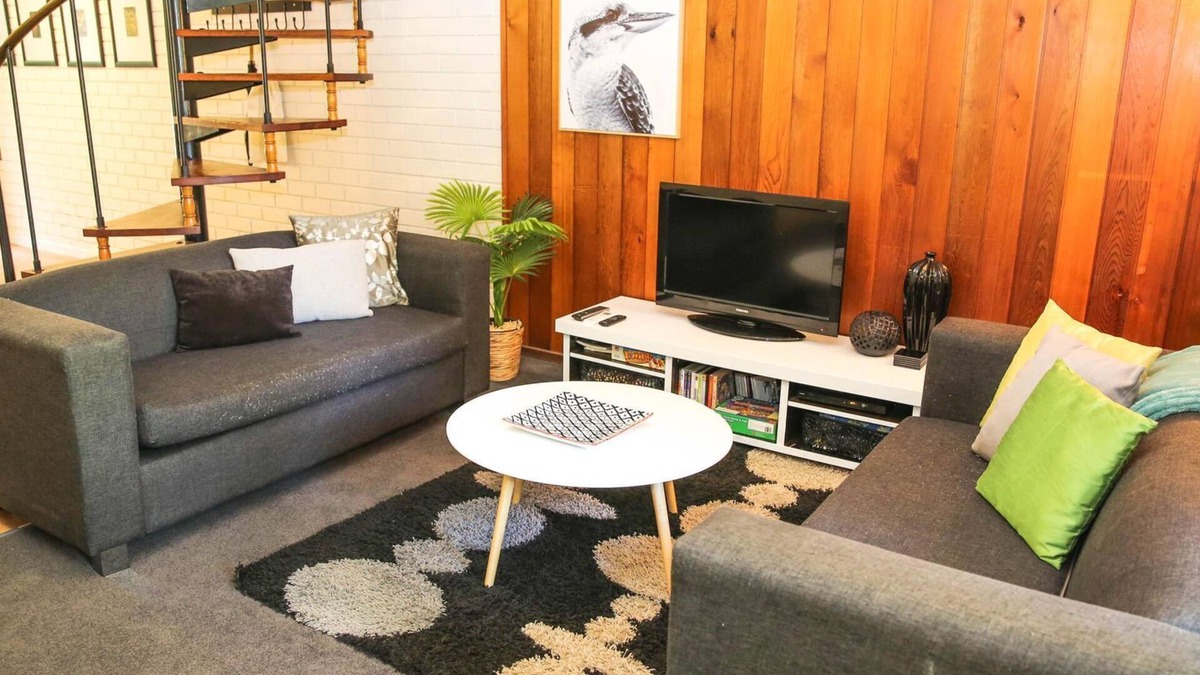 Bright Apartment | CEDAR HOLIDAY UNITS - APARTMENT 4: Bright