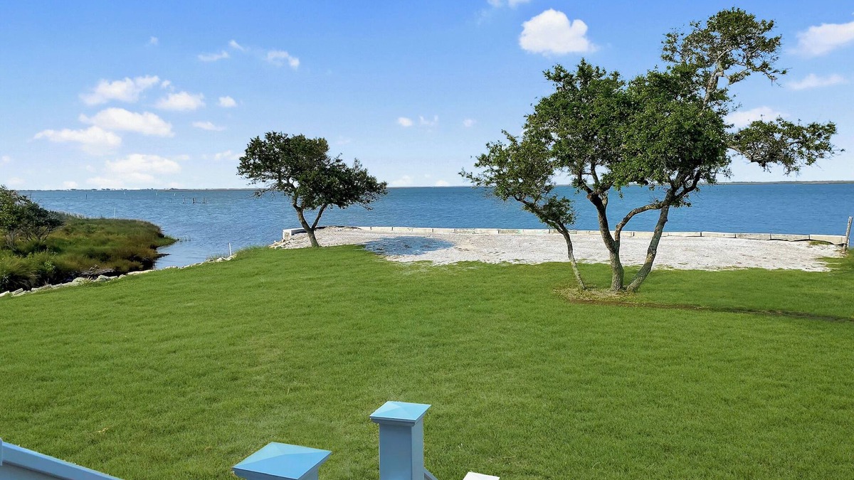 Cedar Island House | Cedar Island Bay ~ Great Sunrises & Beautiful Water Views ~ Quiet Setting