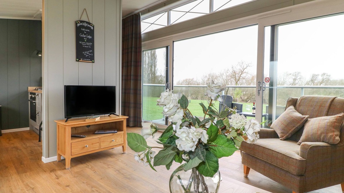 Newark Cottage | CEDAR LODGE, family friendly, with a garden in Newark-On-Trent