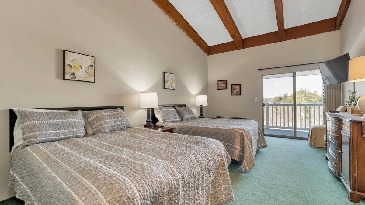 Weirs Beach Apartment | Cedar Lodge Room-Private Balcony Close to Weirs!