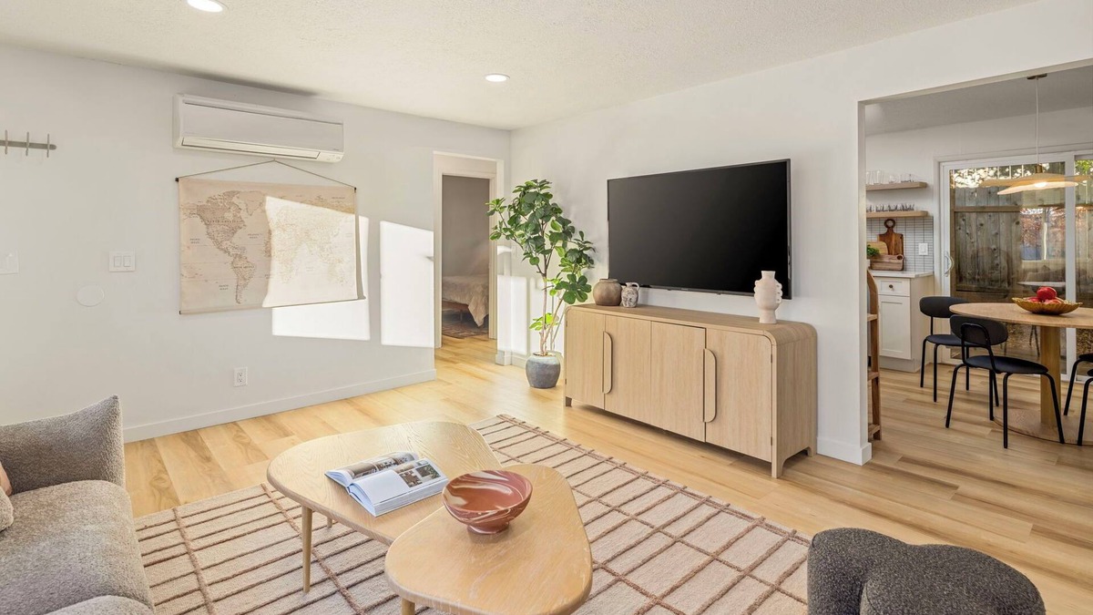 Cedar Mill Apartment | Cedar Mill Sanctuary Updated and Convenient