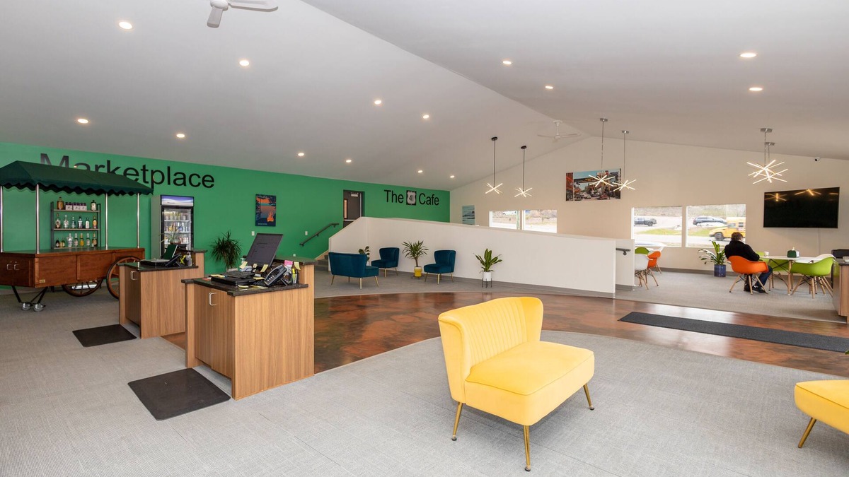 Trowbridge Park Hotel | Cedar Motor Inn