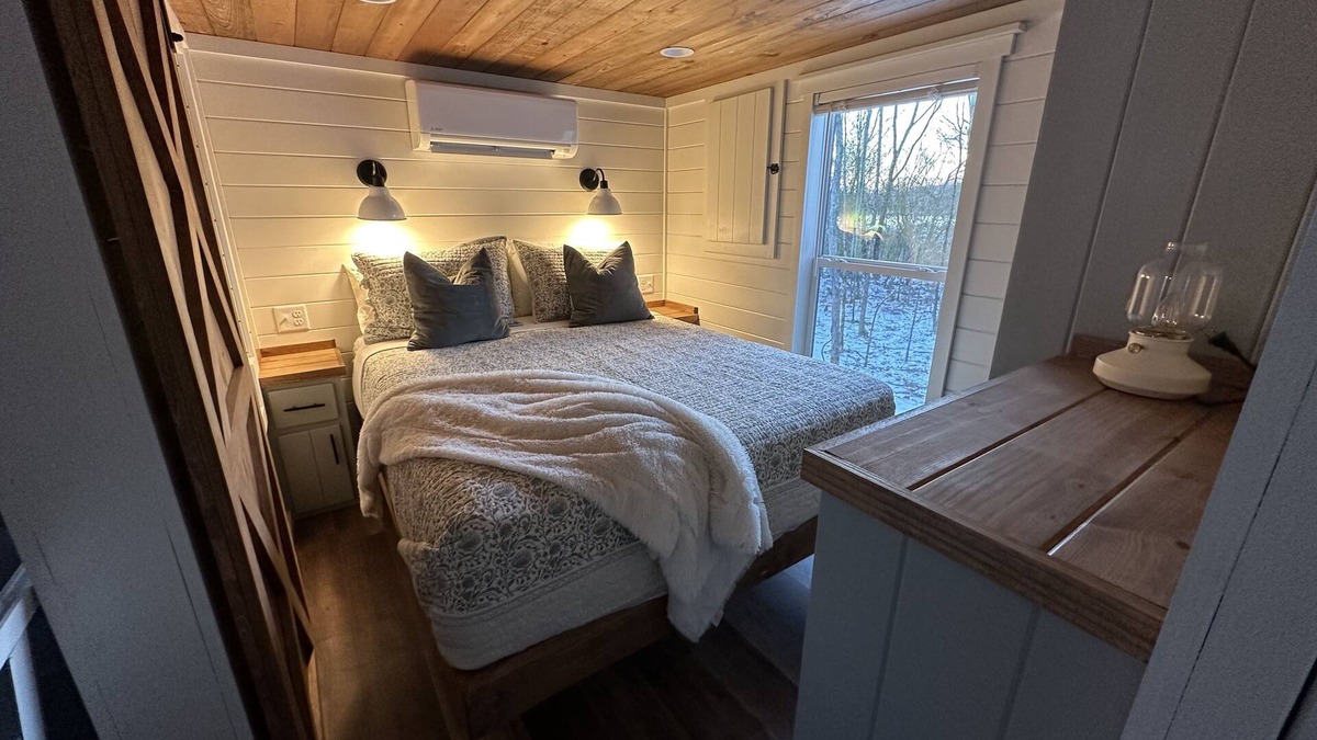 Belden Cottage | Cedar - NEW Cottage in woods @ Moon Lake Farm - HOT TUB - LAKE - KAYAK - FISH