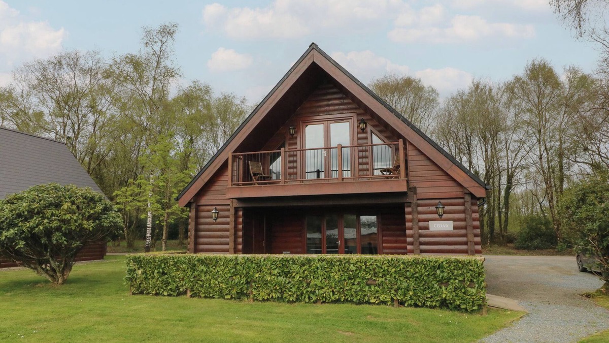 Winkleigh Cottage | CEDAR, pet friendly, luxury holiday cottage, with a garden in Dolton