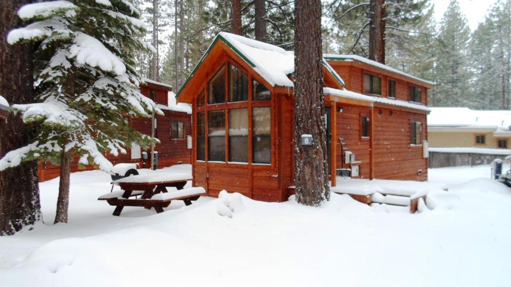Tahoe Valley Resort | Cedar Pines Resort