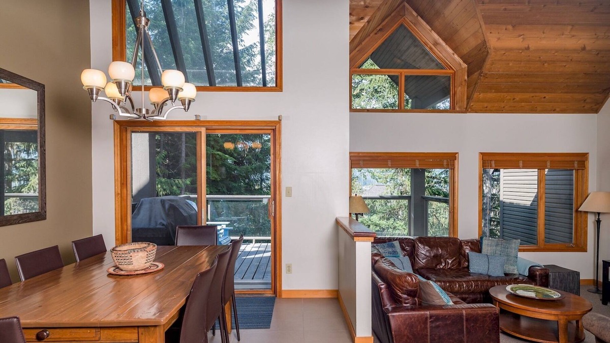 Upper Village Ski Chalet | CEDAR RIDGE 17 | Prime Ski-In, Ski-Out Location | Private Garage & Hot Tub