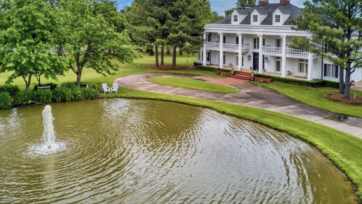 Broken Arrow House | Cedar Ridge Mansion
