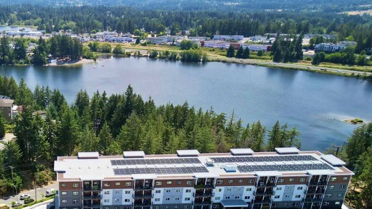 Regional District of Nanaimo Condo | Cedar Shore lakeside suite - new top-floor condo on the Nanaimo Long Lake.