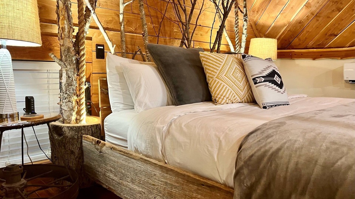 Hot Springs Village Cabin | Cedar Springs Cabin: Custom, Unique Experience