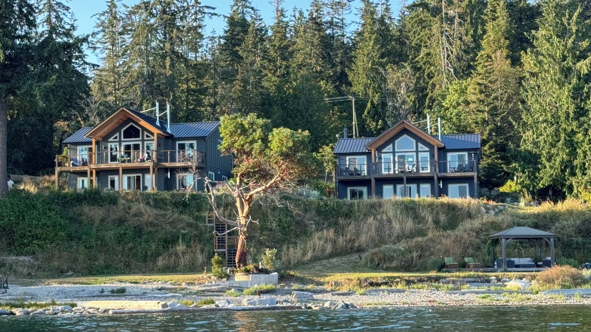 Powell River House | Cedar Suite | Oceanfront Luxury Escape | Hot Tub | Optional Sauna Add-On
