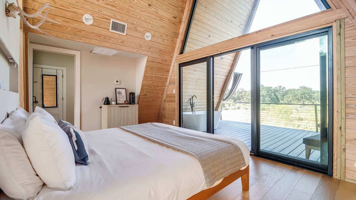 Fredericksburg Cabin | Cedar Treehouse @ A-Frame Ranch
