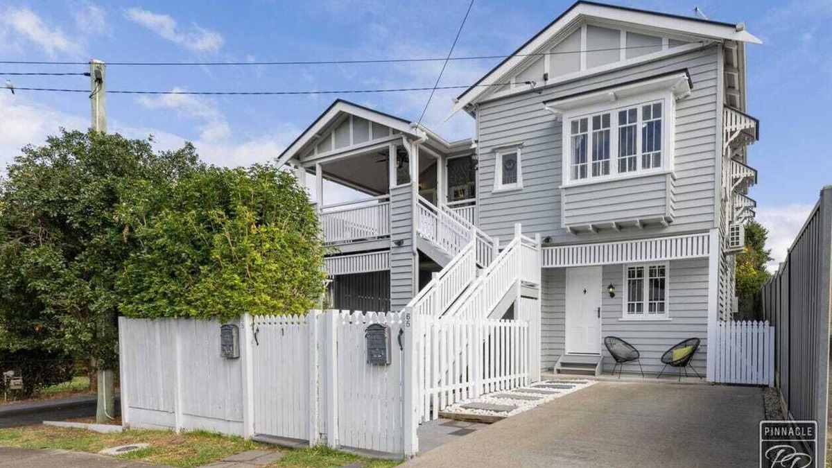 Greenslopes House | Cedar Trees, Lower 2BR Pets