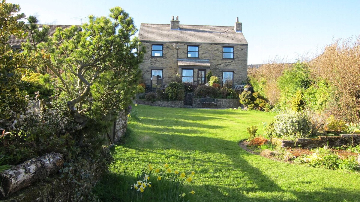 Reeth Cottage | Cedarcroft Cottage Reeth, set in two acres of garden, river, ponds, amazing vie