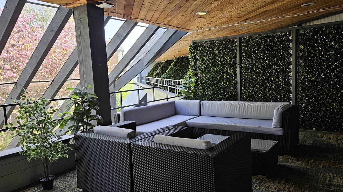 Gibsons Hotel | Cedars Inn Hotel & Convention Center