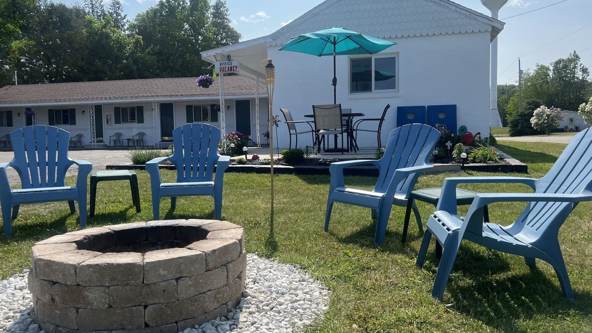 St Ignace Hotel | Cedars Motel