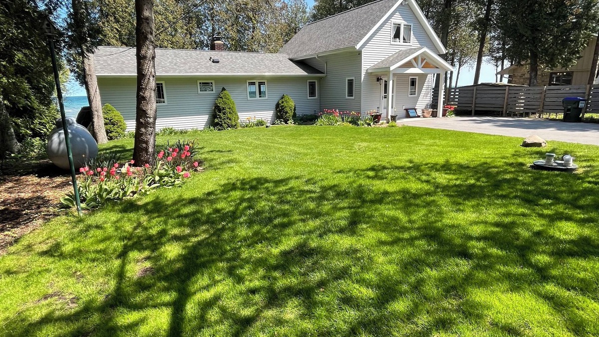 Jacksonport Cottage | 🌲CEDARSHORES-PRIME Sept.-Oct. FALL Color Dates Open-Book Now!