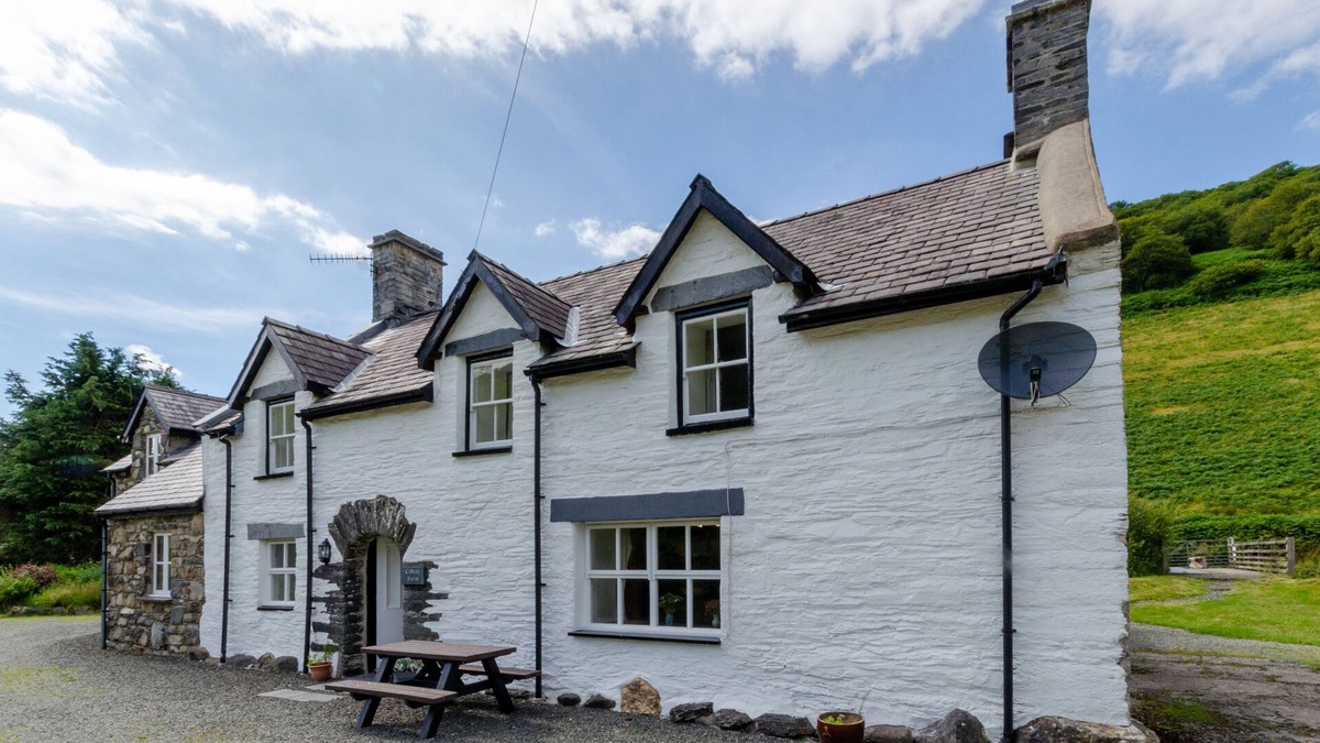 Tywyn House | Cedris - Three Bedroom House, Sleeps 5