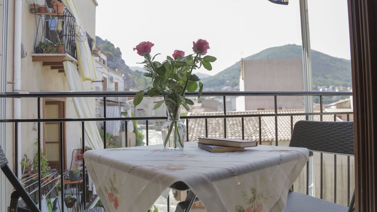 Cefalu Apartment | Cefalù - Old town apartment Casa Fiore second floor