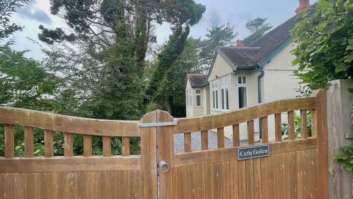 Llanelli House | Cefn Goleu | Hidden Coastal Gem| Pass the Keys