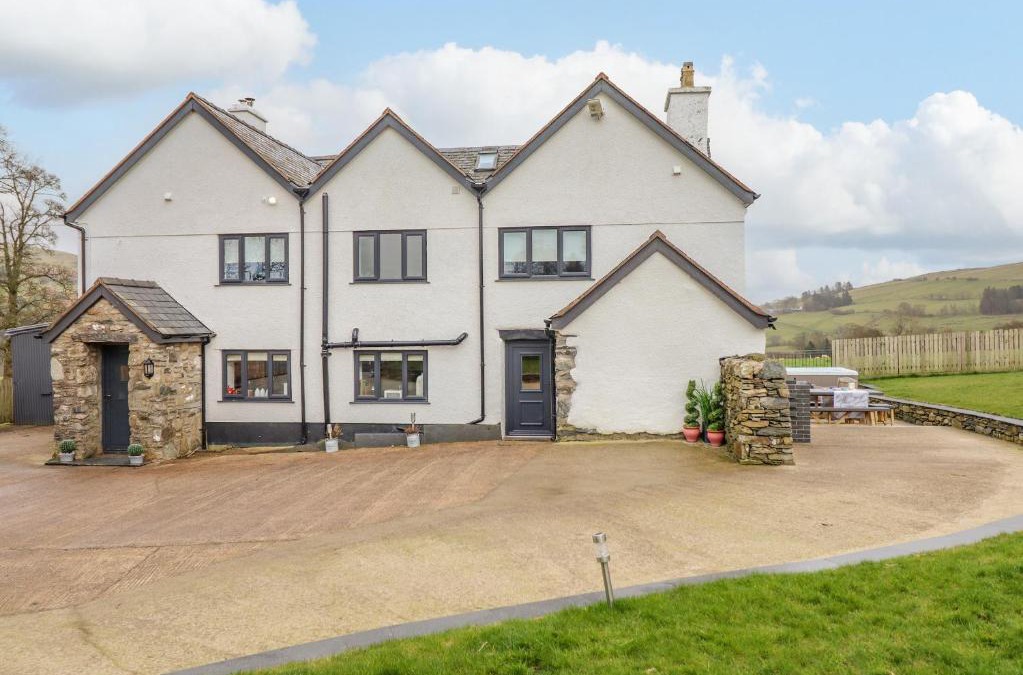 Cwmtirmynach House | Cefn Nannau