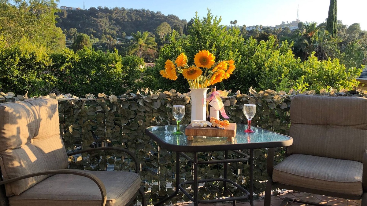 Studio City Apartment | "Celebrity Hideway" Beautiful Secluded Apt. Sleeps 4