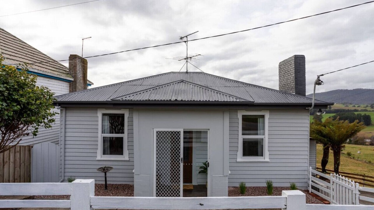 Scottsdale House | Celtic Cottage, central to Barnbougle & Derby MBT