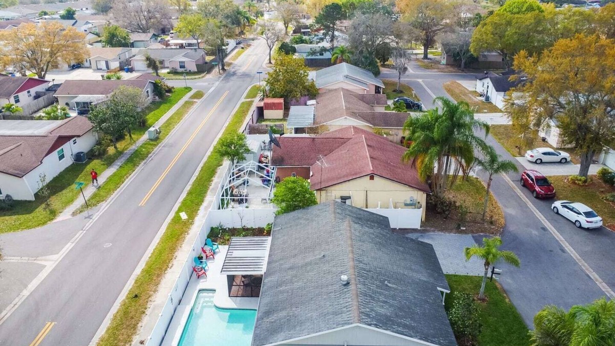 Timberlane Woodlake House | Cenrally Located to all that Tampa has to offer.