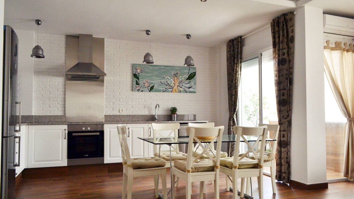 La Petxina Apartment | CENTER 8 guests/A.C./WIFI/PARKING/LUXURY/connected to all destinations