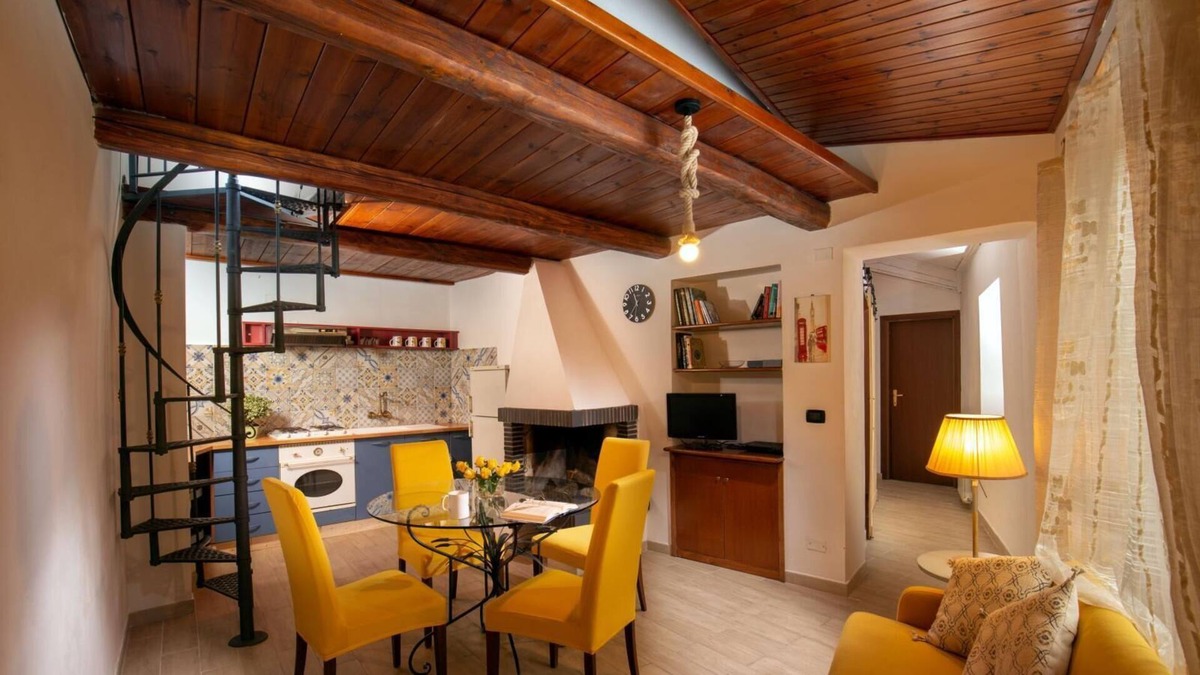 Lake Bracciano Apartment | Center and beach amber holiday home 5 minutes from the beach