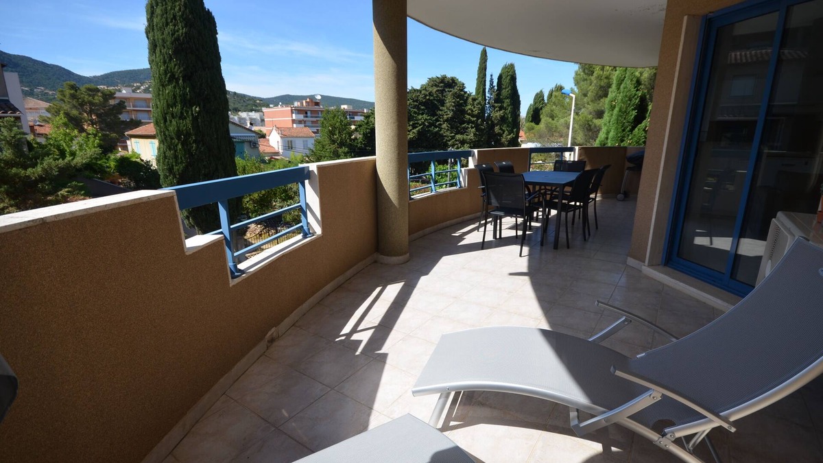 Cavaliere Apartment | Center CAVALAIRE Apartment T3 - Beach, harbor and shops on foot