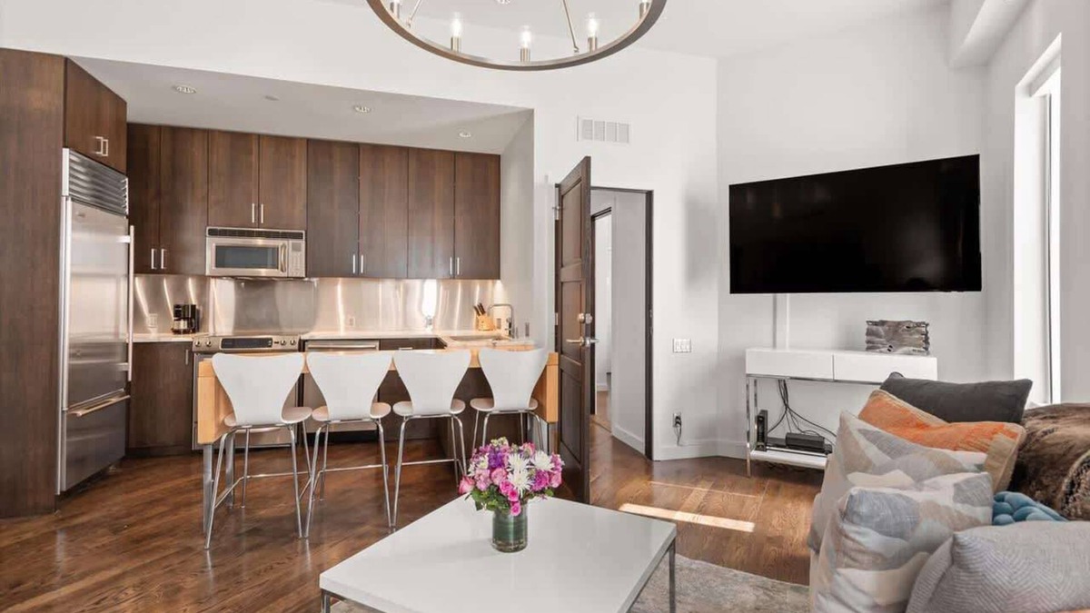 Downtown Apartment | Center of Aspen 2 BR | AC, Sundeck, Hot-Tub!