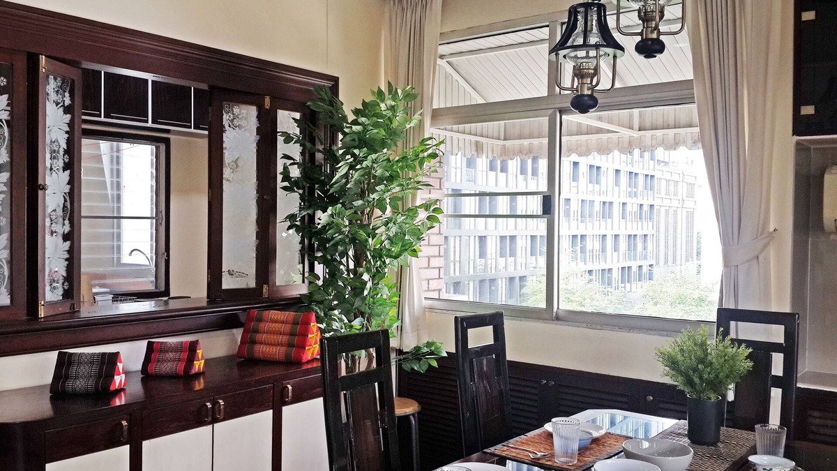 Ploenchit Apartment | Center of Bangkok, Walk to Erawan, Moder