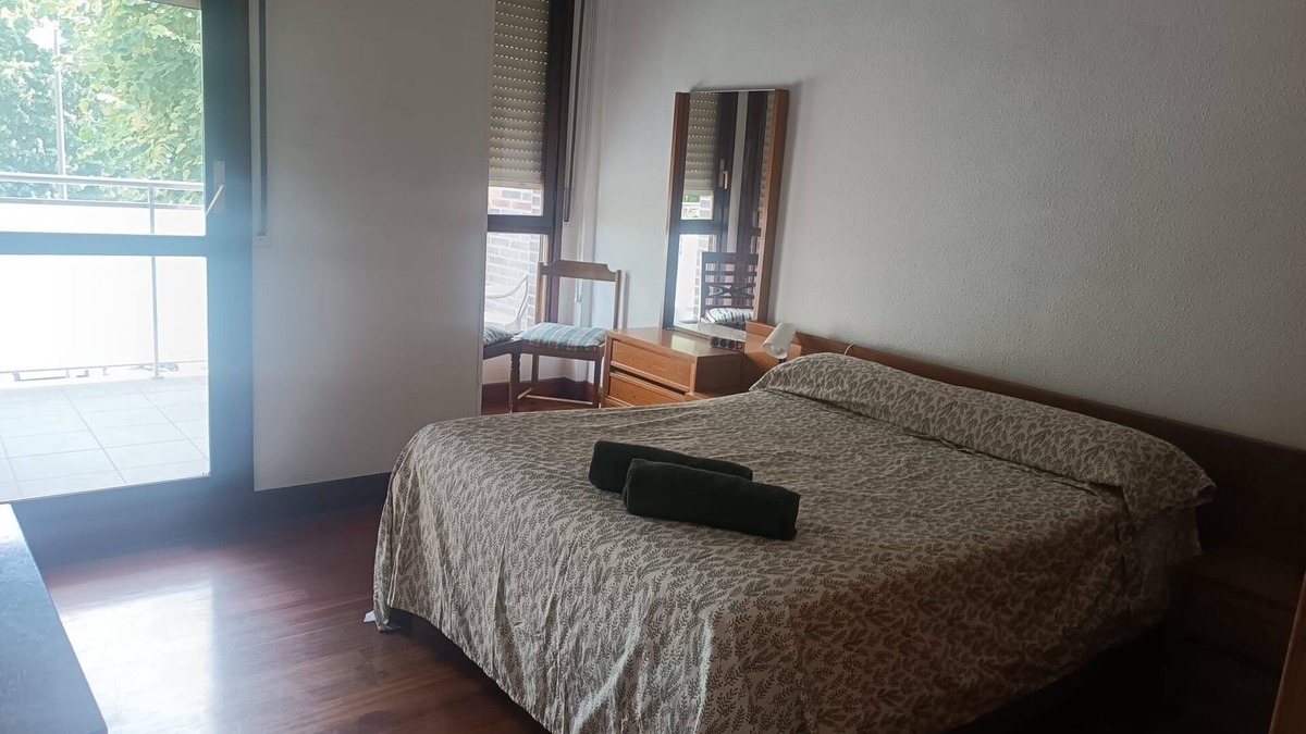 Basurtu Apartment | Center of Bilbao. Pets are allowed. Complete studio with balcony, ideal for couples