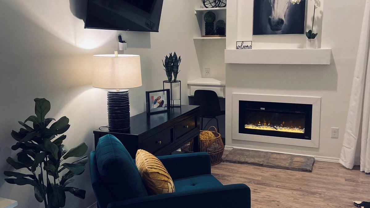 Owensboro House | Center of city private Town Home W/fire pit &BBQ