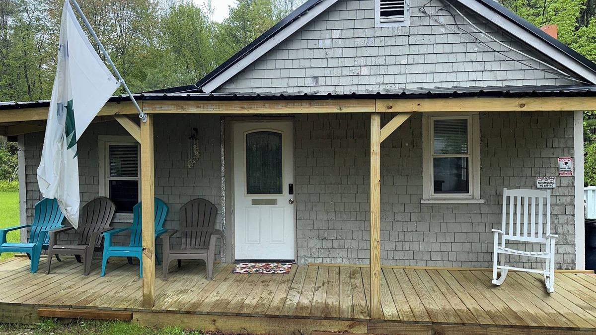 West Buxton House | Center of Everything Southern Maine… 3-bedroom house, huge yard in Buxton