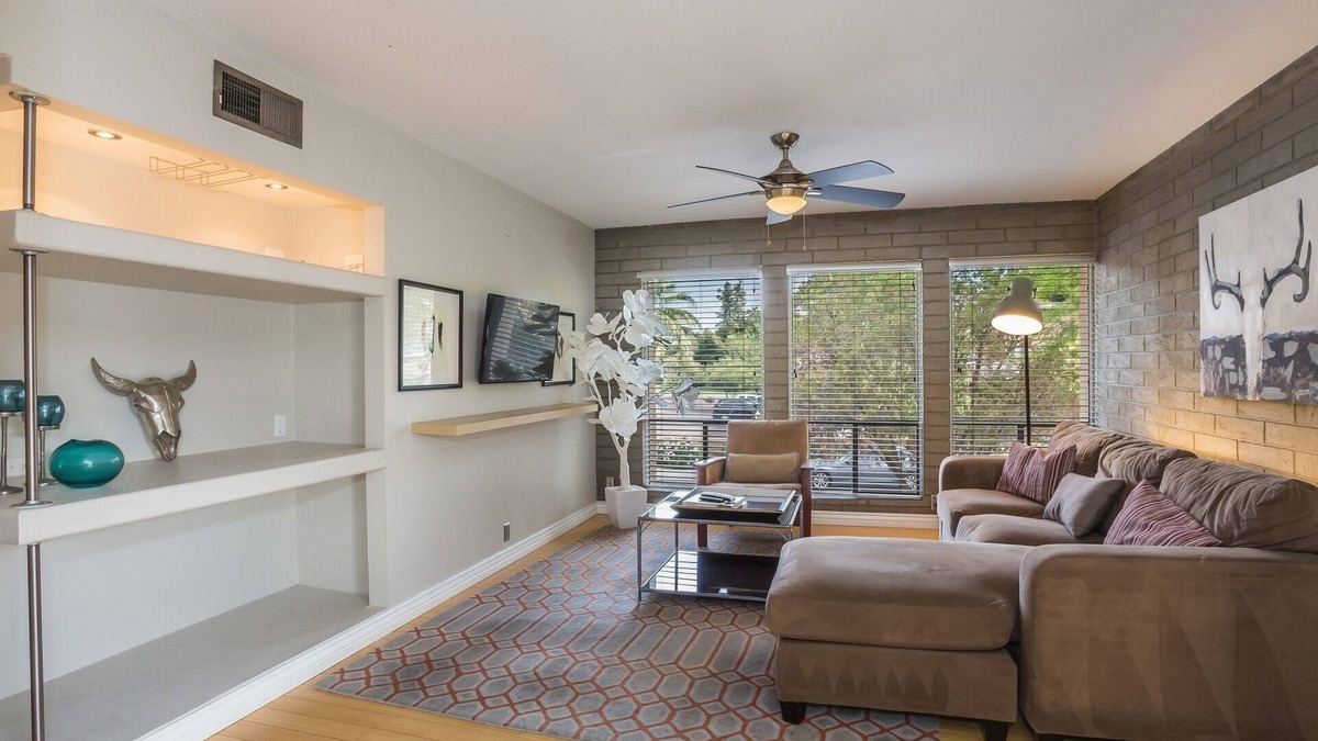 South Scottsdale Condo | Center of Scottsdale, Close to golf courses. shopping, restaurants, trails, etc.