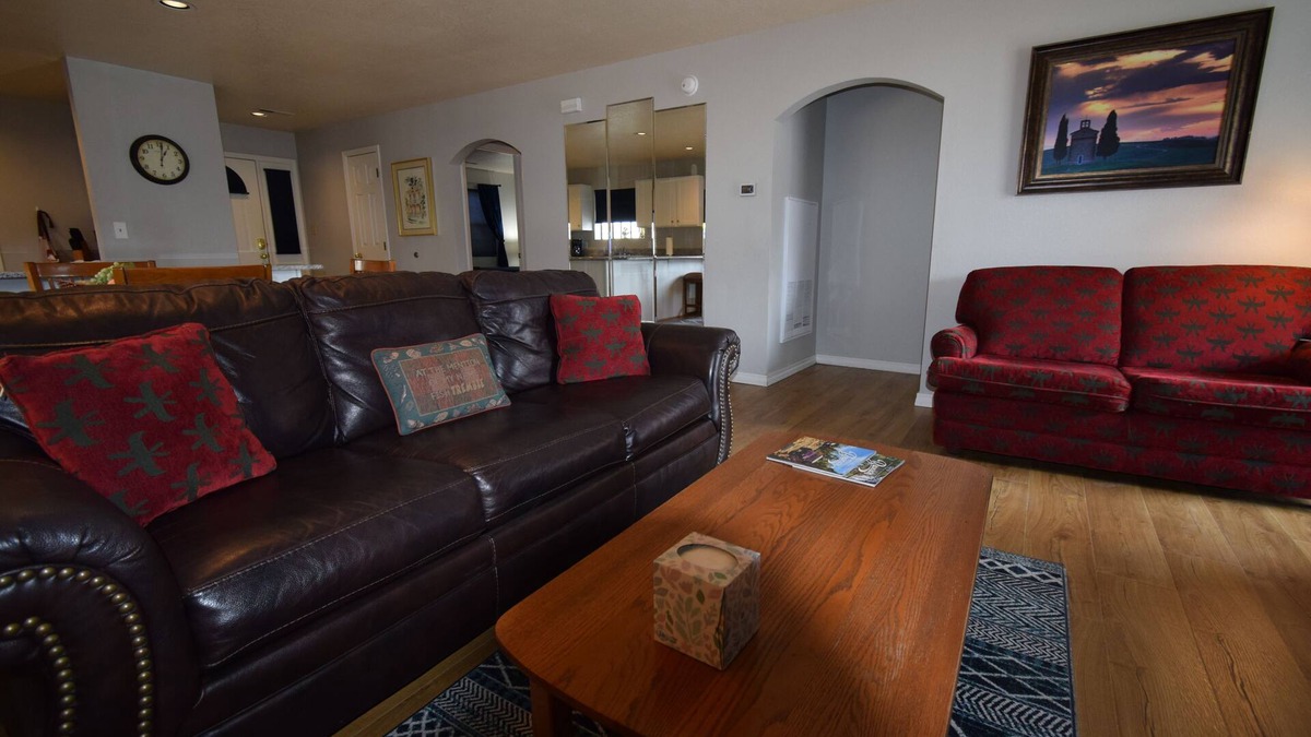 Branson Condo | Center of Town-The Greens at Thousand Hills-2 Comfy Kings-Netflix-PS4-Updated