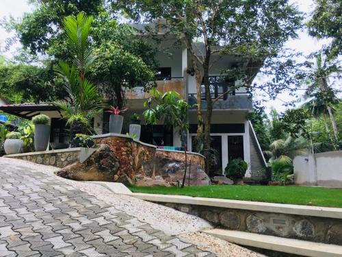 Rumassala House | Center Point Villa Unawatuna